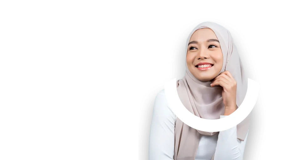 A smiling woman pictured on a Huru Visa card
